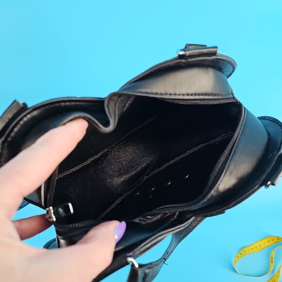 🖤 Heart-Shaped Faux Leather Purse – Fun, Flirty & a Little Bit Fierce - Picture 7 of 7